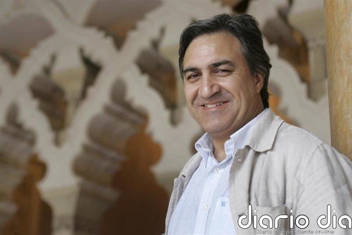 El escritor aragonés José Luis Corral presenta este lunes su ensayo 'Mitos y leyendas de Aragón' en la DPZ