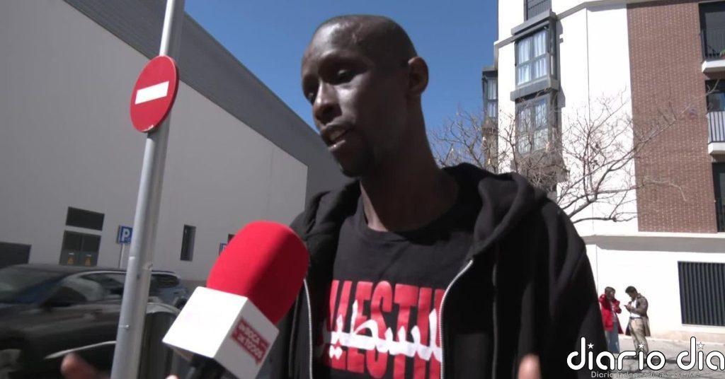 El exdiputado de Podemos, Serigne Mbaye, acusa de "racismo puro y duro" a la Policía por su arresto en Madrid