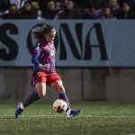 El FC Barcelona arrolla y el Real Madrid sufre en la Liga F Moeve antes de arrancar su carrusel de Clásicos