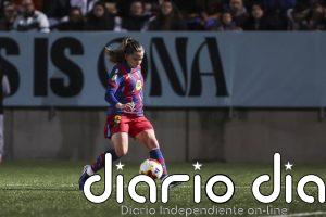 El FC Barcelona arrolla y el Real Madrid sufre en la Liga F Moeve antes de arrancar su carrusel de Clásicos