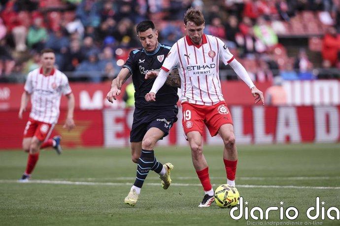 El Girona castiga al Athletic y el colista Oviedo aturulla al Valencia