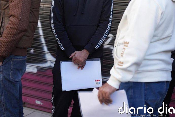 El Gobierno crea un registro para que sindicatos y ONG tramiten expedientes de extranjería en nombre de migrantes