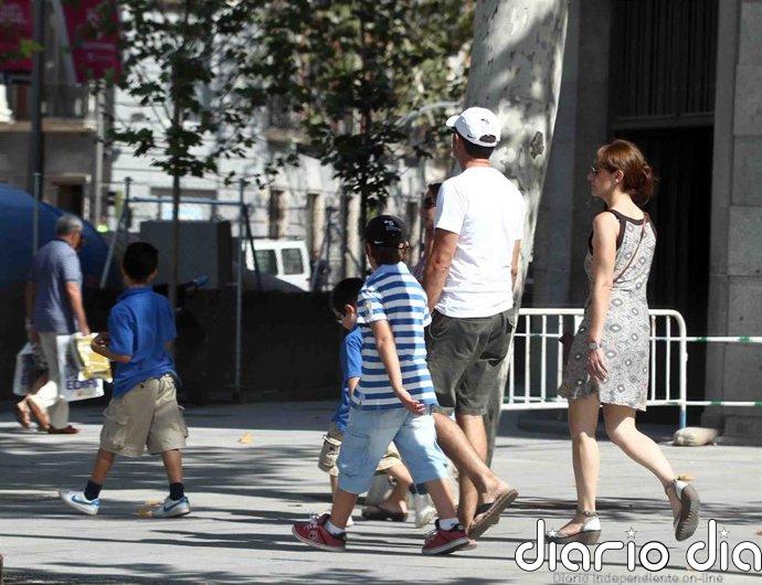 El Govern defiende sus "grandes esfuerzos" para apoyar a las familias numerosas y se abre a seguir adoptando medidas