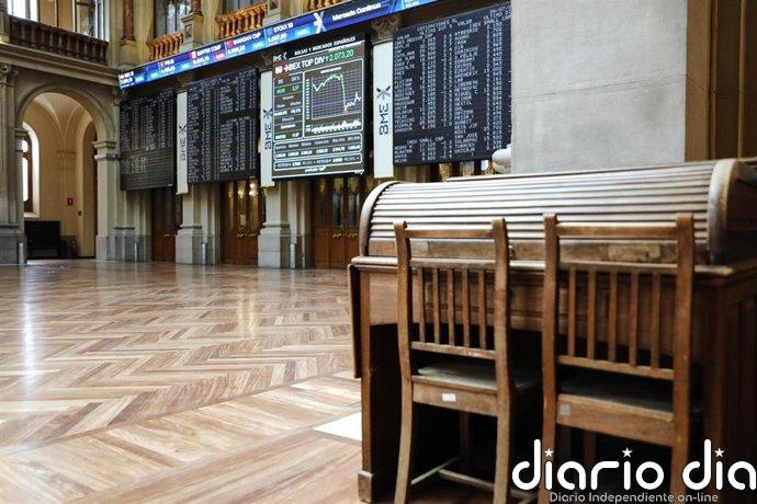 El Ibex 35 abre con una caída del 0,51% y baja de los 17.100 puntos, con el crudo en 105 dólares