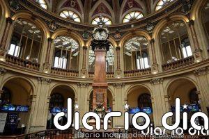 El Ibex 35 abre con una leve subida del 0,05% y se acerca a los 17.500 puntos, con el crudo y el gas al alza