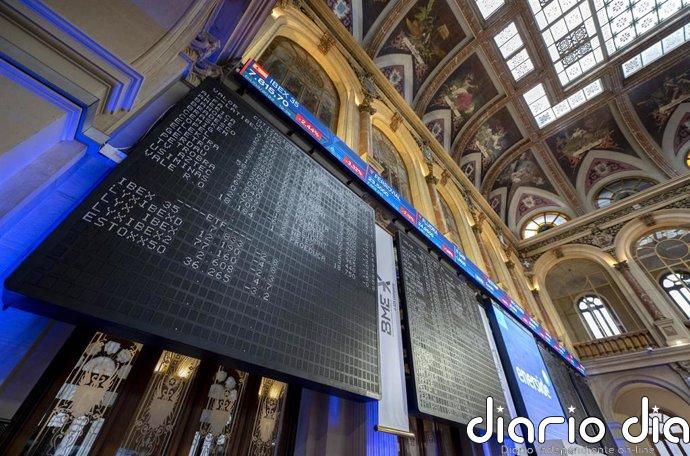 El Ibex 35 abre la sesión con un alza del 1,48% y supera los 17.100 puntos, con el petróleo a la baja