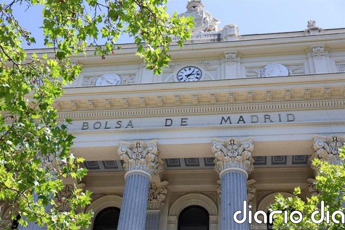 El Ibex 35 acaricia los 17.100 puntos tras abrir con una subida del 1%, con el petróleo a la baja