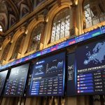 El Ibex 35 estira su rebote al cierre hasta el 2,49% y se queda cerca de los 17.500 puntos