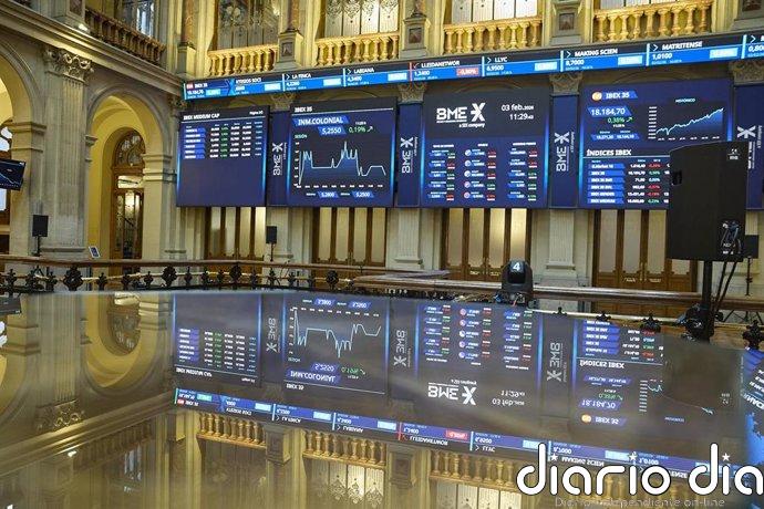 El Ibex 35 se mantiene estable a media sesión, en los 17.000 puntos, atento a la Fed y BCE esta semana