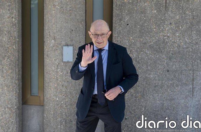 El juez del 'caso Montoro' pide más documentación al considerar que los bancos aportaron información "insuficiente"