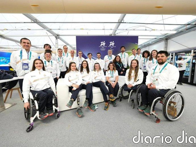 El ministro Pablo Bustinduy visita a la delegación española en los Juegos Paralímpicos de Invierno