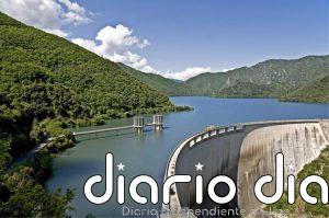 El pantano de Susqueda (Girona) desembalsa agua tras alcanzar el 103% de su capacidad