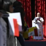 El Papa recomienda "momentos de silencio" a los jóvenes para "acallar el frenesí" de los mensajes, los reels y los chats