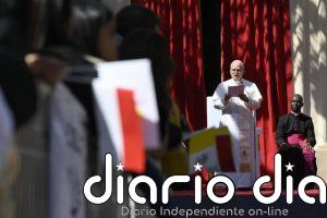 El Papa recomienda "momentos de silencio" a los jóvenes para "acallar el frenesí" de los mensajes, los reels y los chats