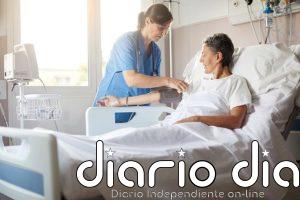 El Parlament reclama incluir en la ley estatal la posibilidad de que las enfermeras puedan prescribir medicamentos