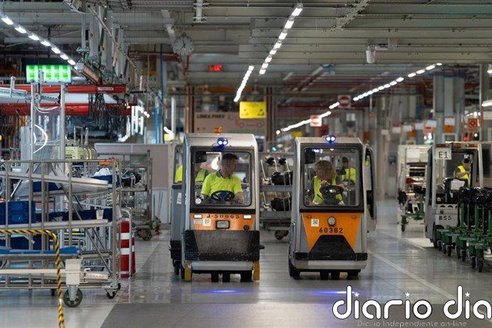 El PMI manufacturero de España logró estabilizarse en febrero tras dos meses de contracción