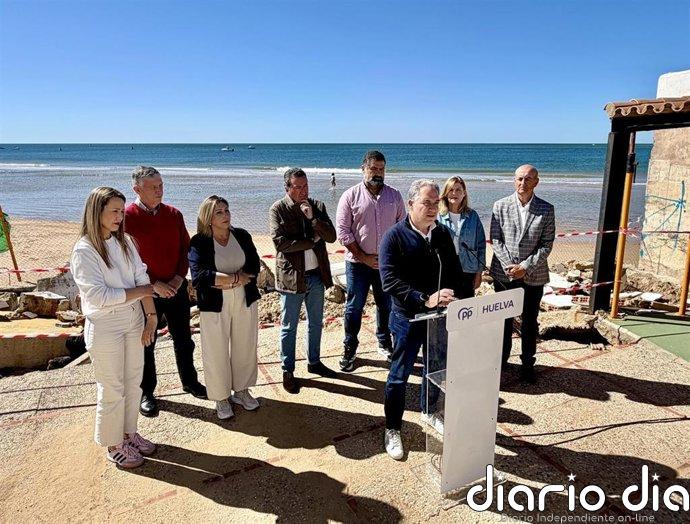 El PP afea al Gobierno su "abandono" y le urge soluciones y no "parches" para playas andaluzas tras las borrascas