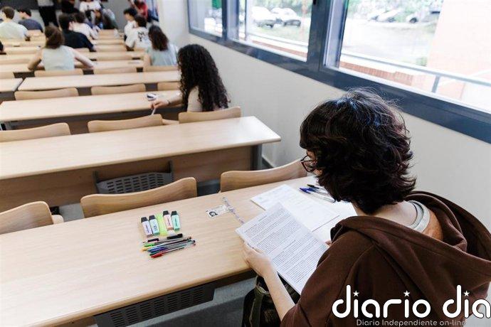 El PP defiende que las universidades paguen a empresas para "sufragar los costes" de las prácticas de los becarios