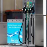 El precio del petróleo cae hasta los 106 dólares tras repuntar durante la jornada