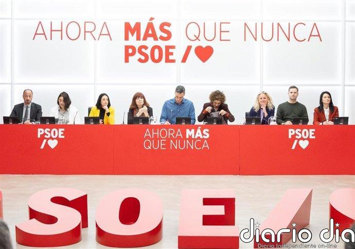 El PSOE replica a Feijóo por su "discurso vacío" y cree que acumula problemas sin resolver en Móstoles y Extremadura