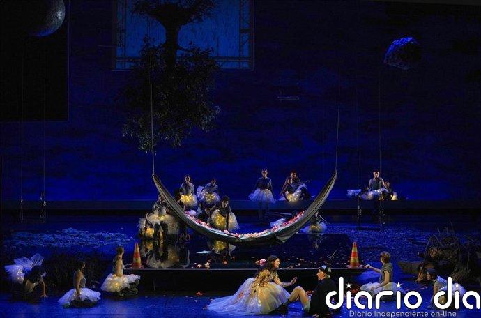 El público del Teatro Real se entusiasma ante hadas y duendes del bosque encantado en 'El sueño de una noche de verano'