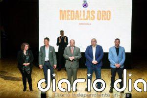El pueblo de Adamuz recibe la medalla de oro al Mérito de la Protección Civil por su "solidaridad" durante el accidente