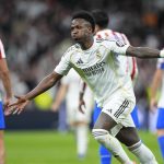 El Real Madrid gana el derbi y se agarra a la Liga