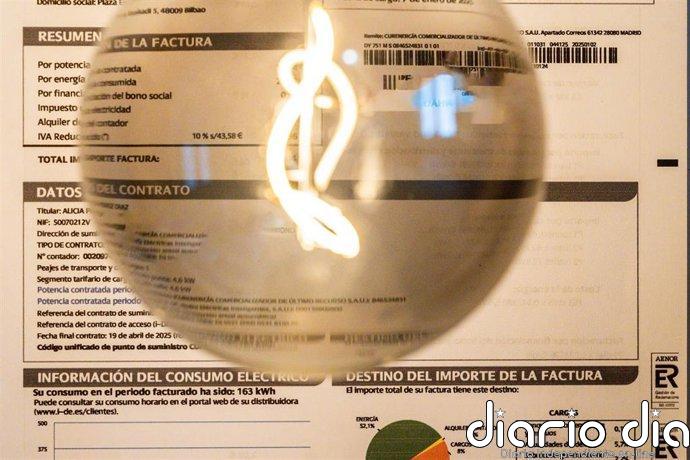 El recibo de la luz cae casi un 5% en marzo, aliviado por las bajadas de impuestos a la electricidad