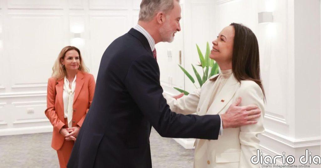 El rey se reúne en Chile con María Corina Machado