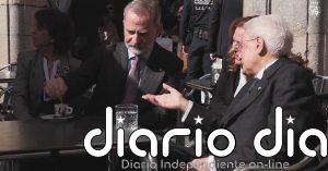 El rey se toma un café con el presidente italiano en una terraza de la Plaza Mayor de Salamanca