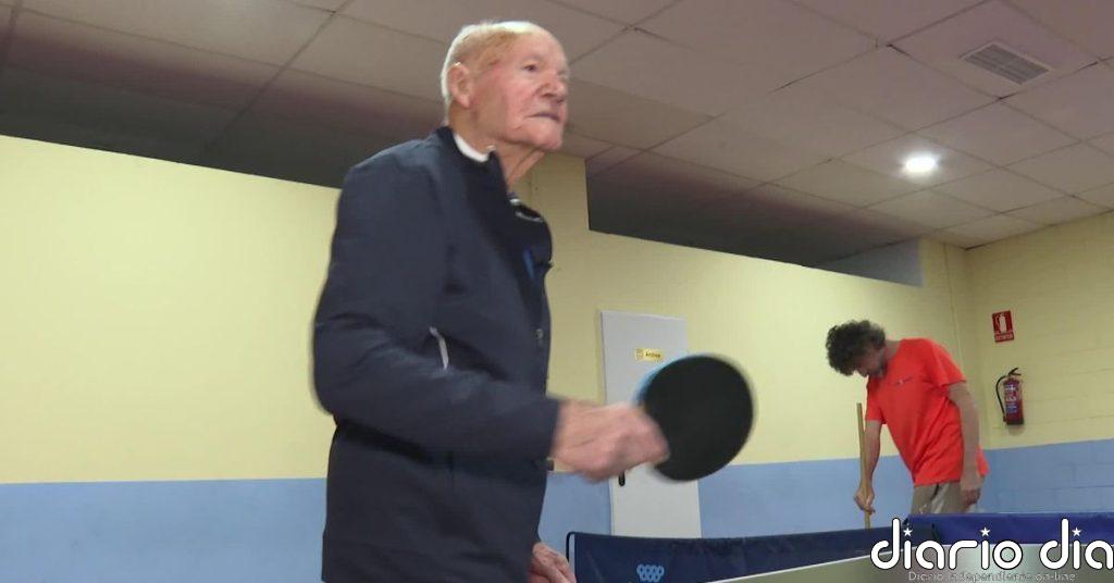 El secreto de Lalo con 103 años: "Juego al ping pong siempre que puedo"