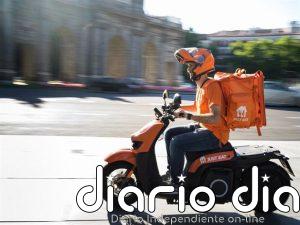 El sector del 'delivery' aboga por un convenio sectorial y avanza una guerra por contratar a repartidores