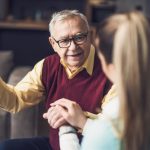 El 'Teléfono de la Esperanza' impulsa una campaña para poner el foco en el impacto emocional del cuidado prolongado