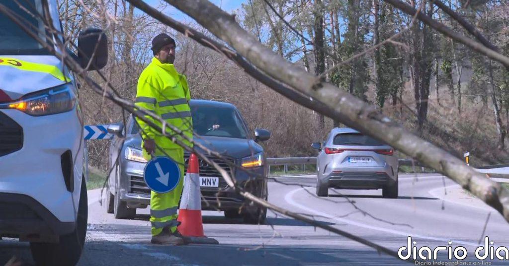 El temporal de viento golpea Cataluña y Baleares en el inicio de la Semana Santa