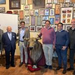 El torero Daniel Crespo recibe en El Puerto (Cádiz) la cabeza del toro 'Aguaclara' por su triunfo en Plaza Real