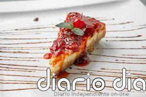 El truco para hacer un cheesecake cremoso sin que se hunda en el centro