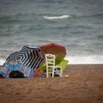 El viento y olas ponen en aviso a ocho CCAA y Canarias activa alertas por calima