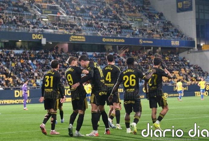 El Zaragoza encuentra la fe contra un Cádiz en caída libre