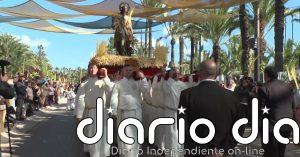 Elche celebra un multitudinario Domingo de Ramos con sus tradicionales palmas