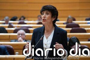 Elma Saiz denuncia que los "insultos" del PP han provocado que se cambie de sitio en el Senado: "Ni en un colegio"