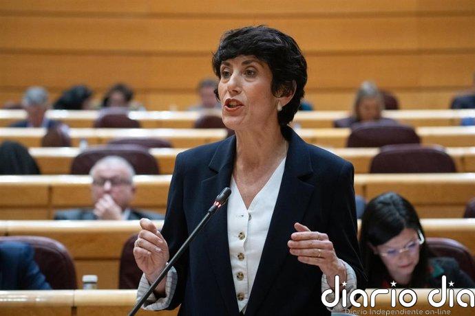 Elma Saiz denuncia que los "insultos" del PP han provocado que se cambie de sitio en el Senado: "Ni en un colegio"