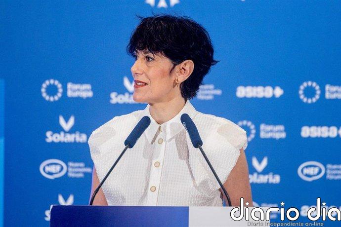 Elma Saiz reta a Feijóo a llamar a Albares para respaldar el "no a la guerra" y a defender derechos también en España