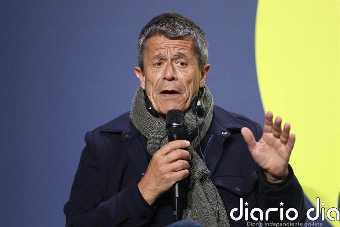 Emmanuel Carrère destaca la "resistencia" de Pedro Sánchez: "Da muestras de más realismo que el resto de dirigentes"