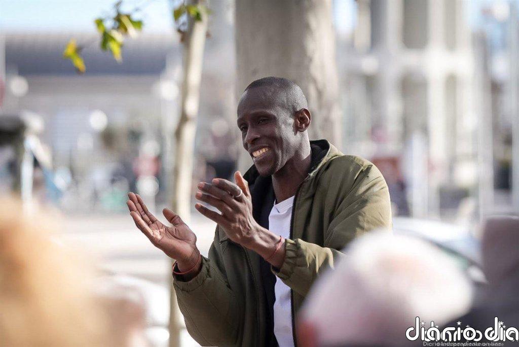 En libertad el exdiputado de Podemos Serigne Mbaye tras su detención por una refriega con la Policía