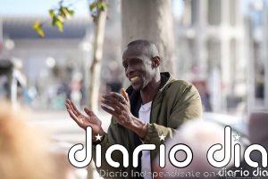 En libertad el exdiputado de Podemos Serigne Mbaye tras su detención por una refriega con la Policía