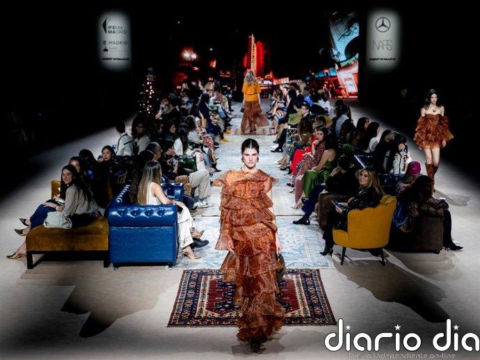 Entre lentejuelas y animal print: así fue el desfile de Lola Casademunt