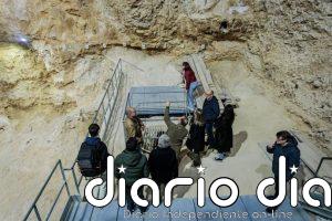 Espadaler visita el yacimiento de Capellades (Barcelona) referente en investigación de neandertales