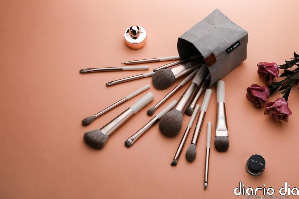 ¿Estás limpiando mal tus brochas de maquillaje? El método en dos pasos que las deja como nuevas