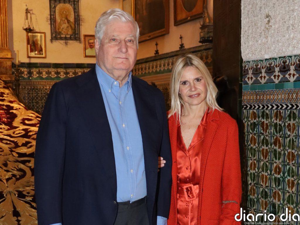 Eugenia Martínez de Irujo presenta emocionada la exposición homenaje a su madre, 'Cayetana. Grande de España'