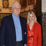 Eugenia Martínez de Irujo presenta emocionada la exposición homenaje a su madre, 'Cayetana. Grande de España'